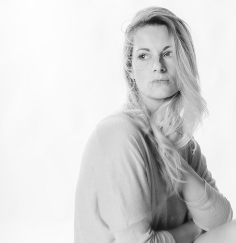 photo-1567336273898-ebbf9eb3c3bf